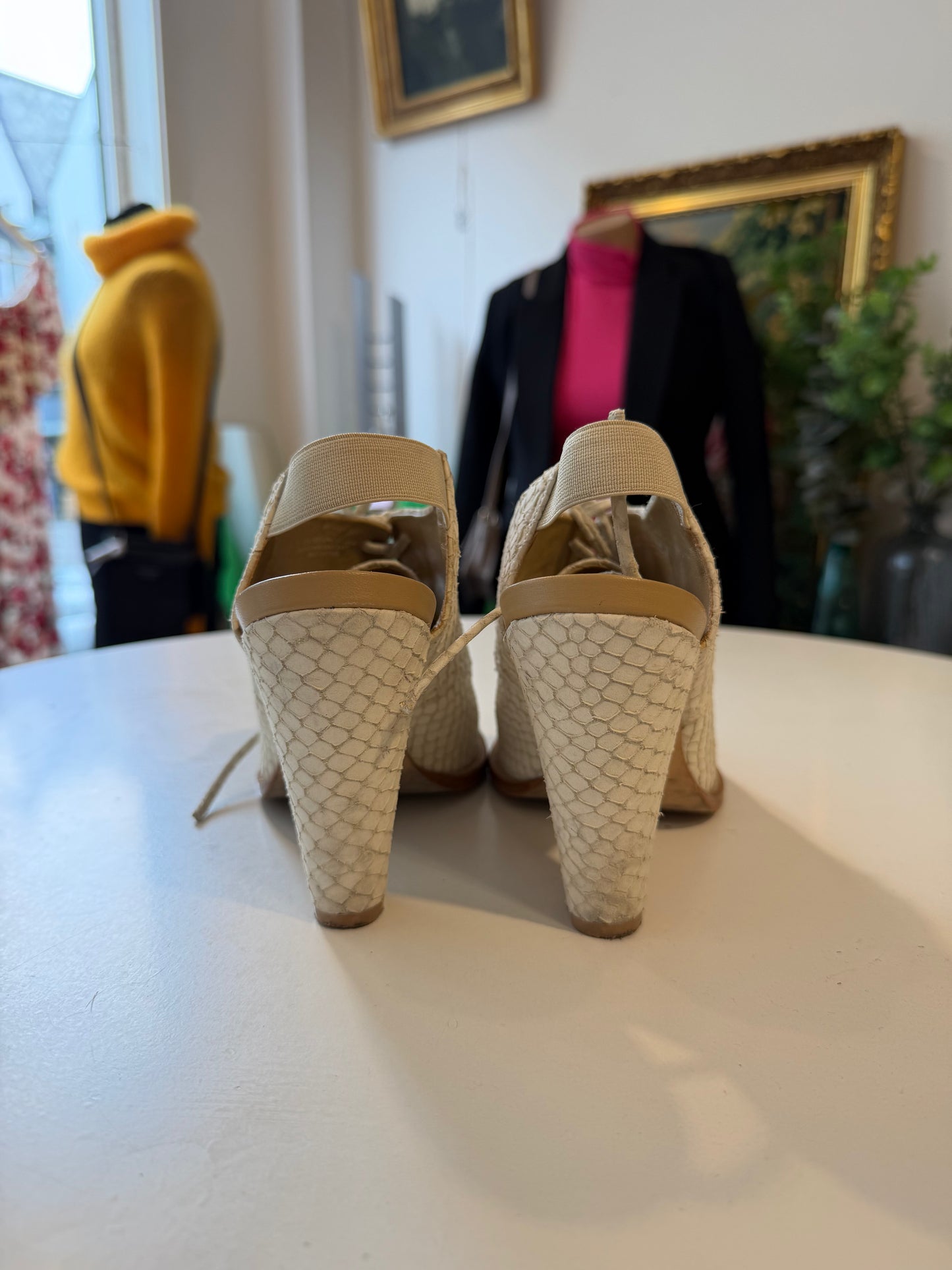 DKNY skolett/ høye sandaler strl 38