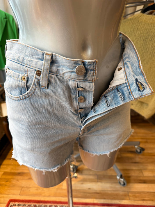 Levis 501 shorts w24