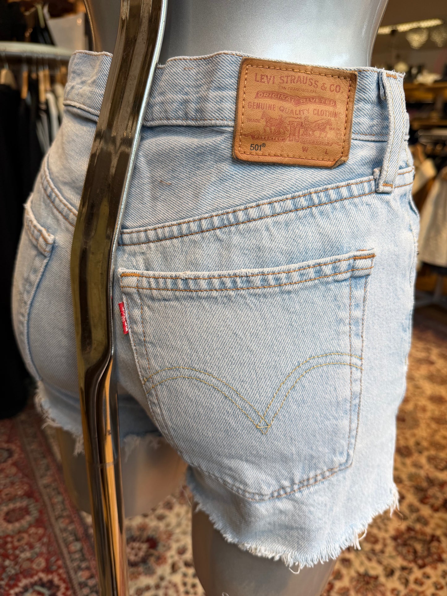 Levis 501 shorts w24