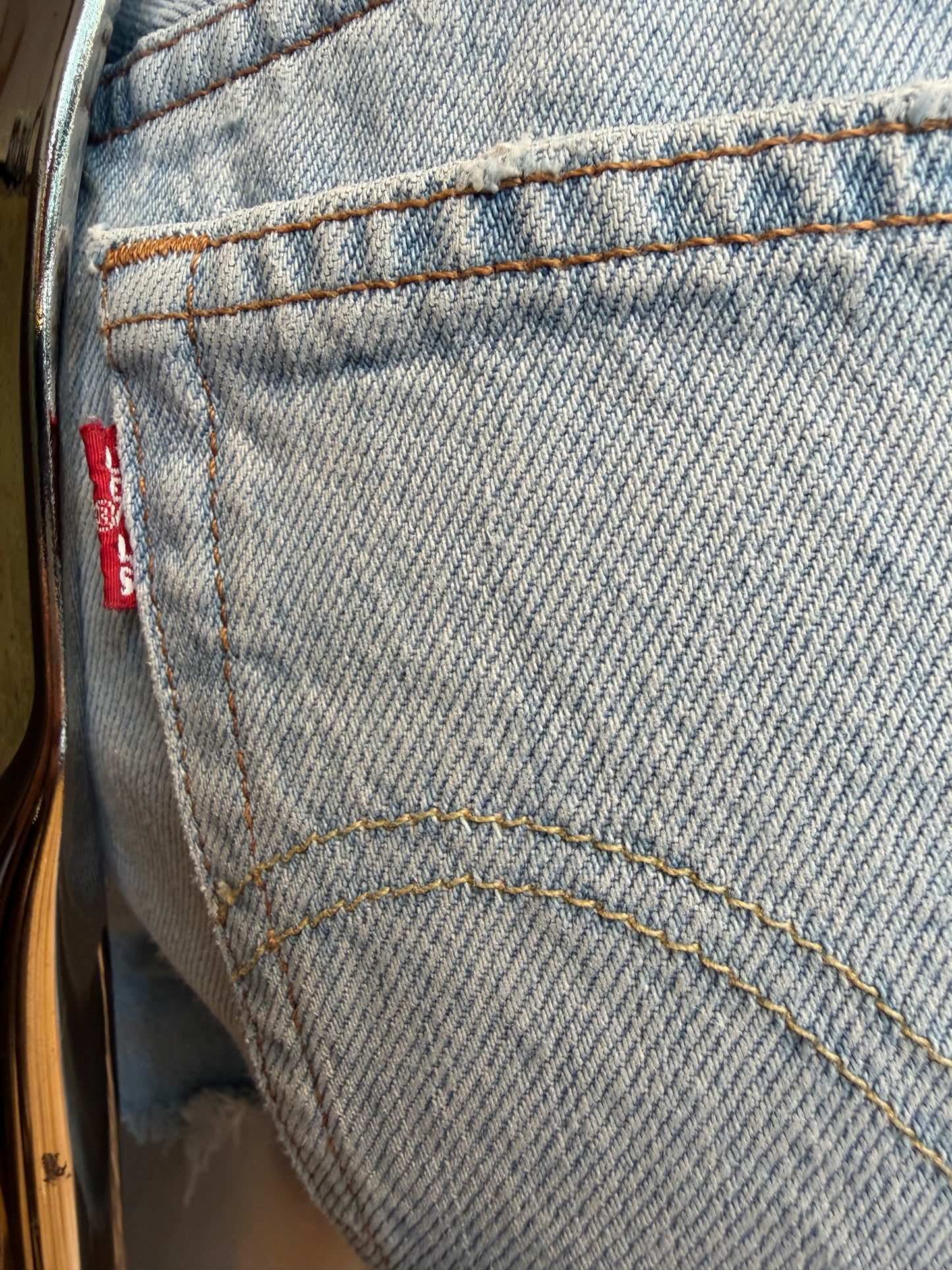 Levis 501 shorts w24