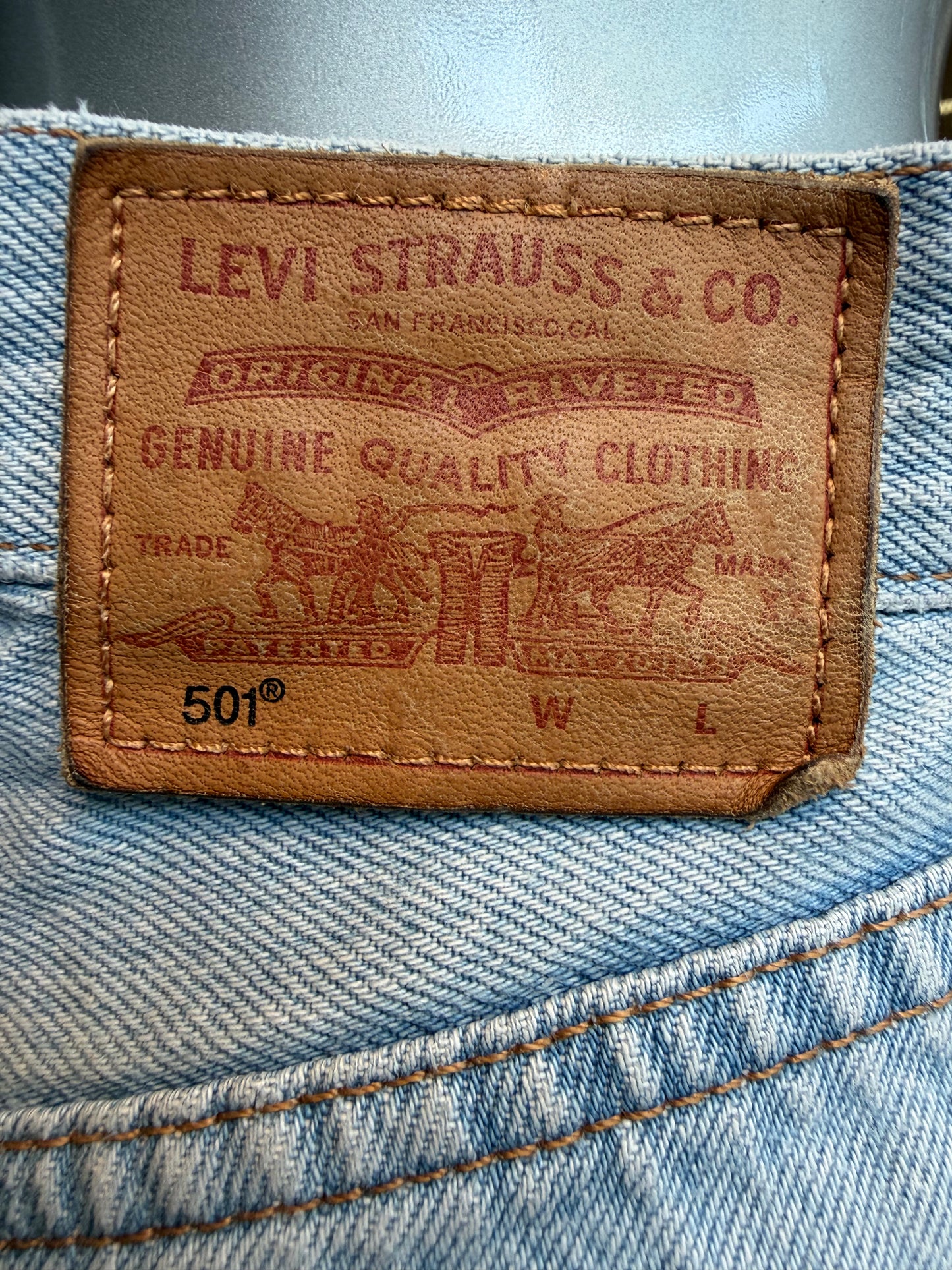Levis 501 shorts w24