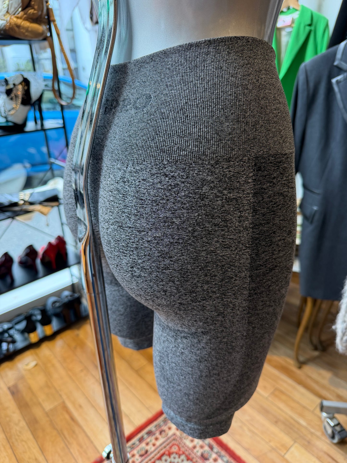 Bumpro grå shorts strl xs