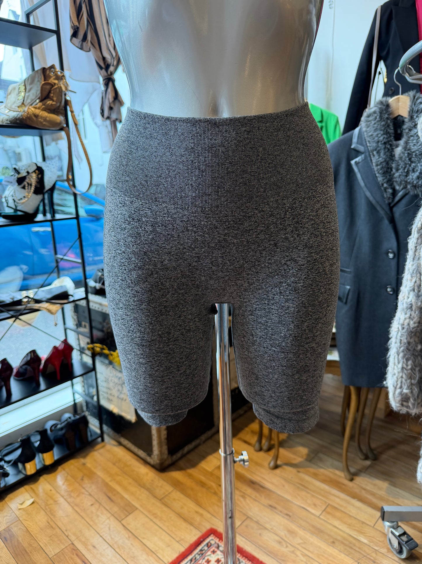 Bumpro grå shorts strl xs