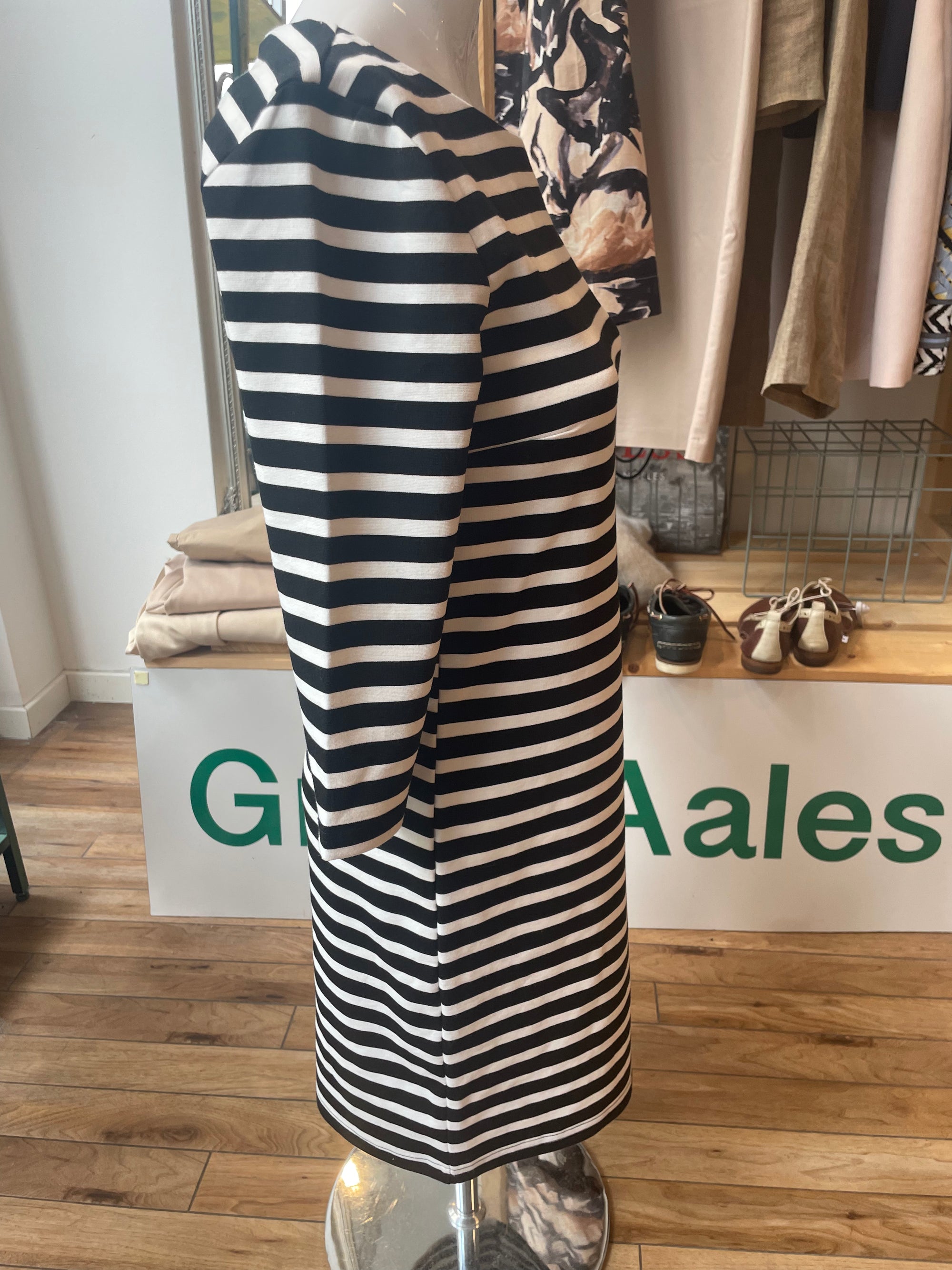 Stripet kjole midi fra Only str S