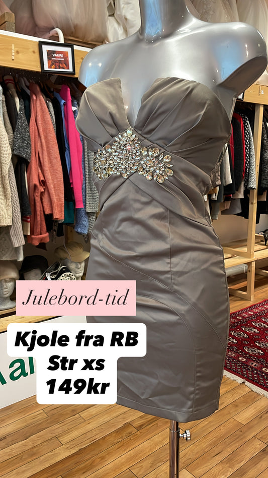 ♻️Kun 1 igjen! Sexy kjole fra Ritch Bitch str xs- Tilstand: god – ingen hull, flekker eller synlig slitasje, en liten usynlig knekk på ene bøylen i overdelen.