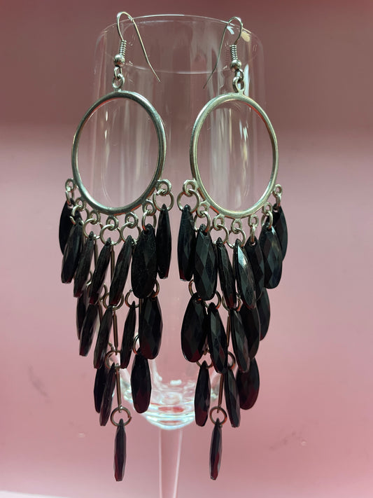 🆕Handlaget sort/sølvfarget øredobber. Tilstand: Nye, ubrukte!