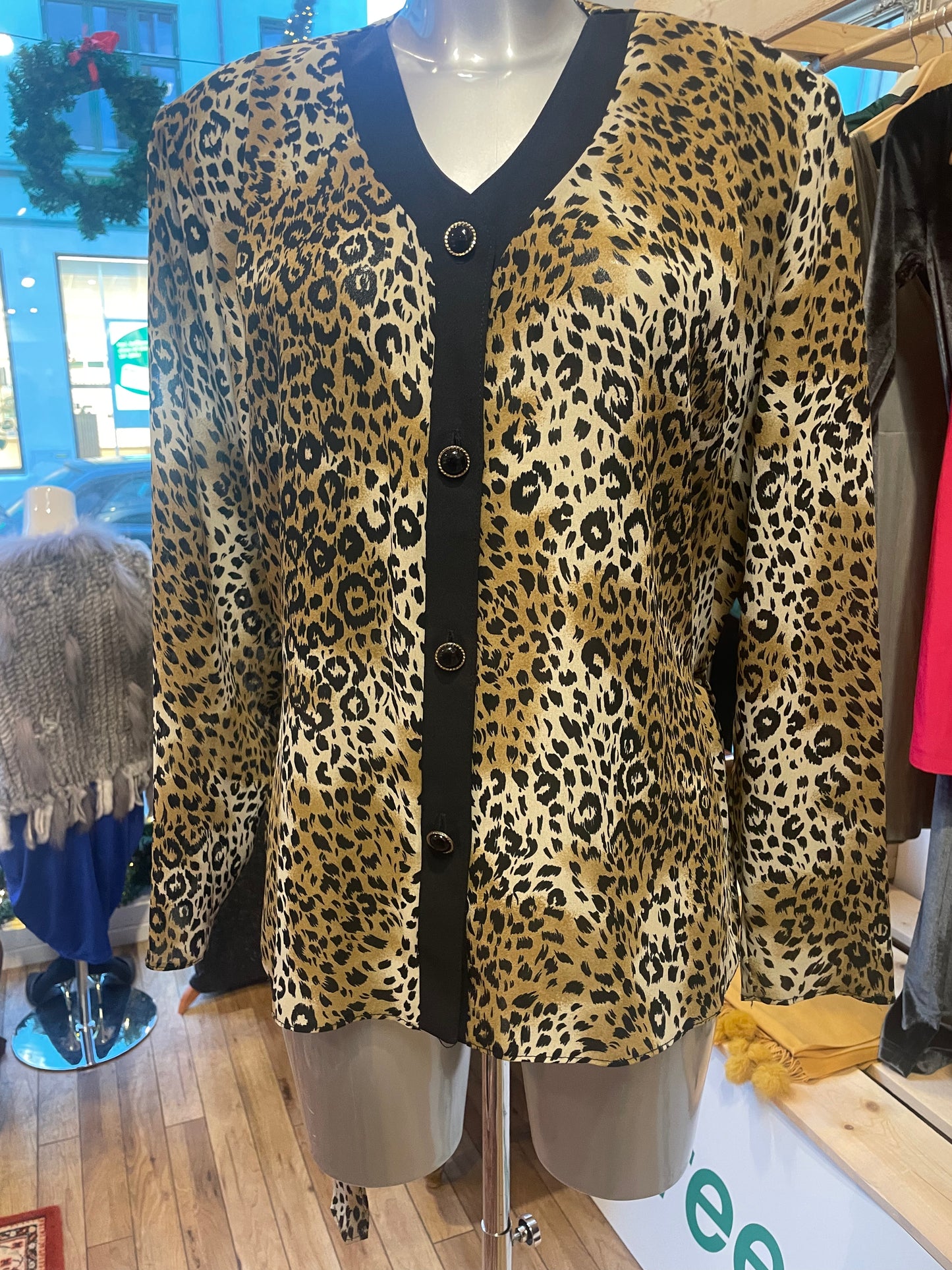 ♻️Kun 1! Unik Vintage bluse str 42- Tilstand: Veldig god – ingen hull, flekker eller synlig slitasje