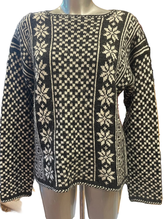 ♻️Kun 1 igjen! Vakker Vintage strikkagenser- ca str 40- lange ermer- hjemmestrikk tilstand: litt brukt, men altfor fin til å la gå!