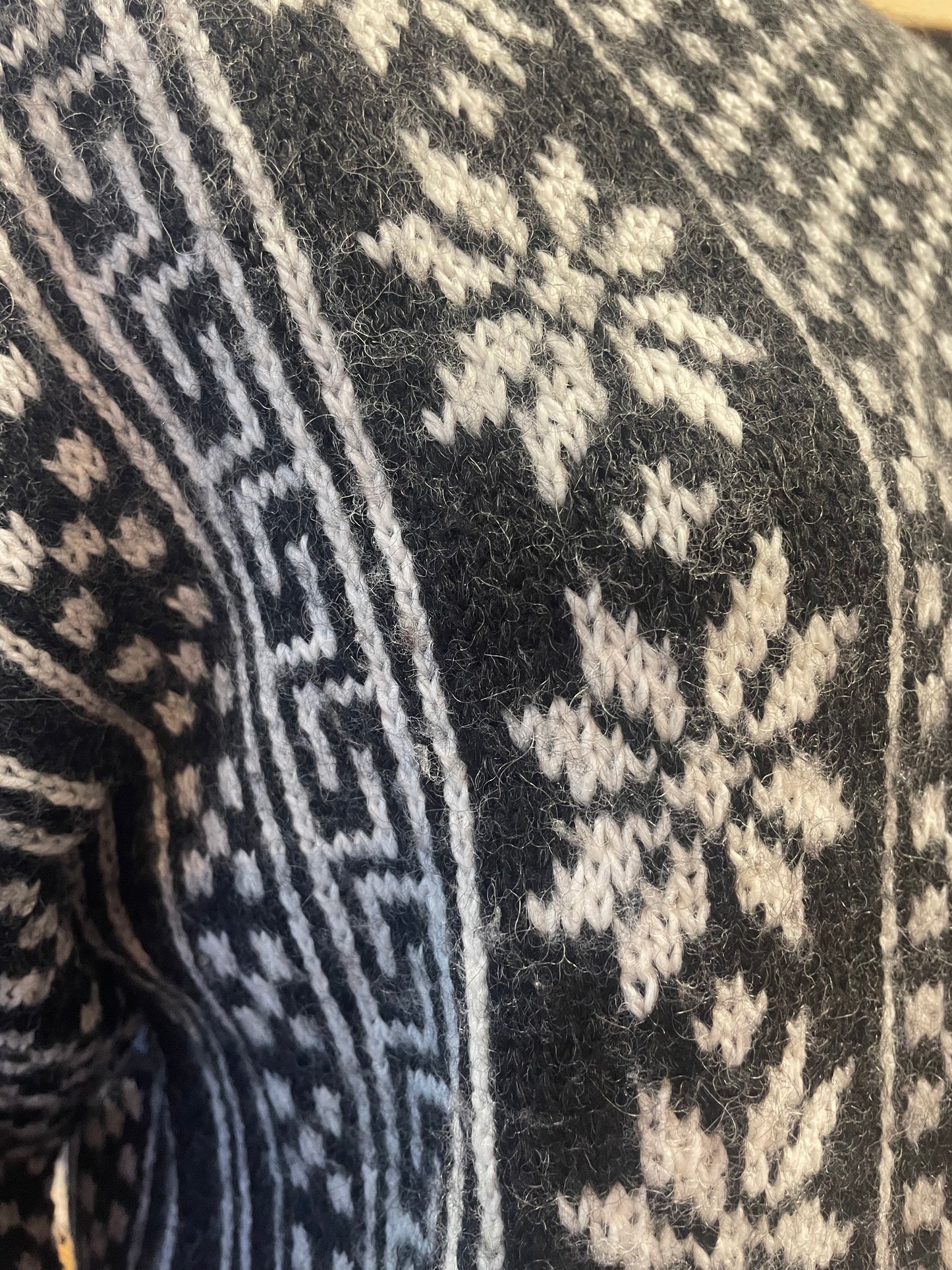 ♻️Kun 1 igjen! Vakker Vintage strikkagenser- ca str 40- lange ermer- hjemmestrikk tilstand: litt brukt, men altfor fin til å la gå!