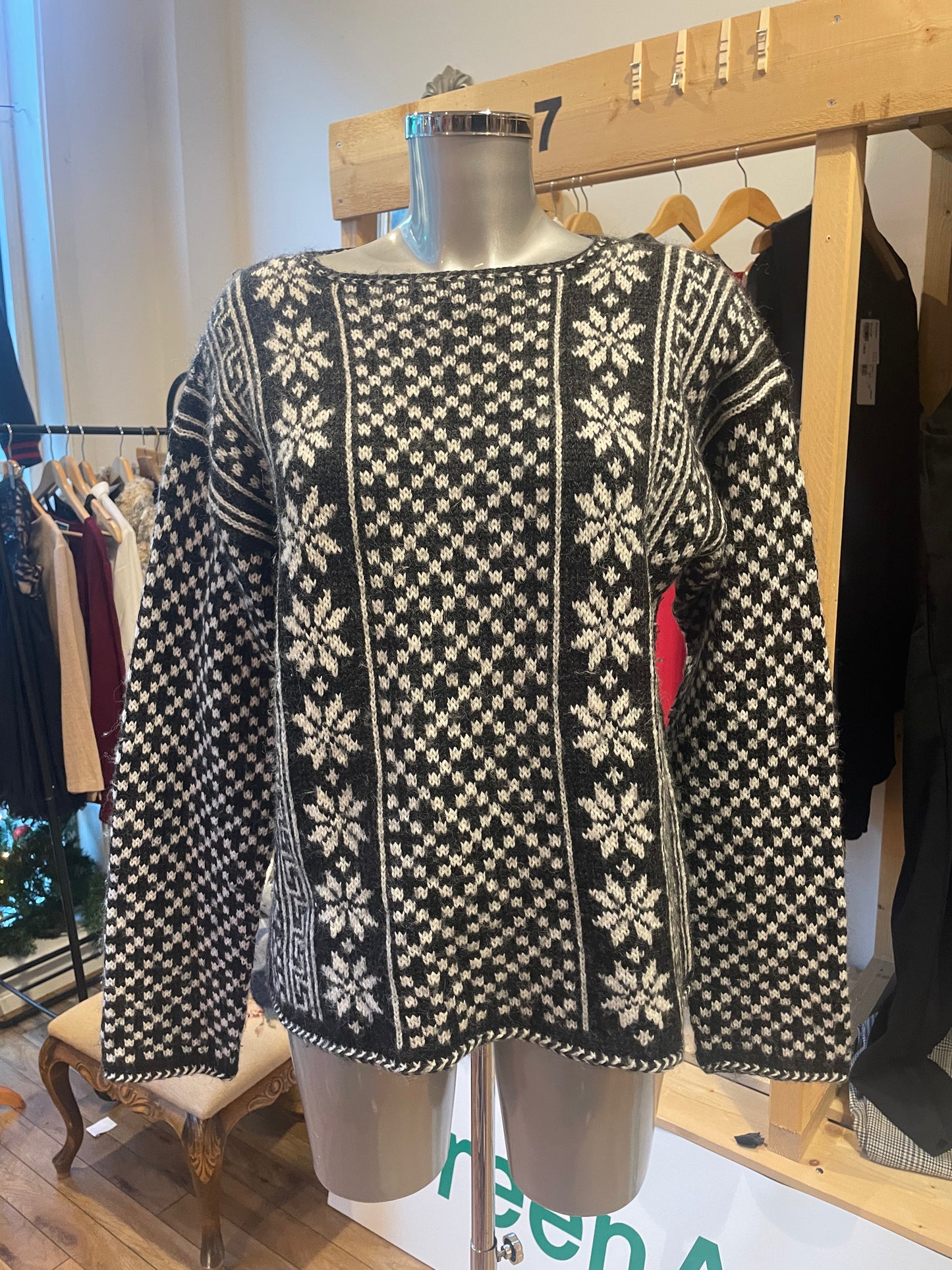 ♻️Kun 1 igjen! Vakker Vintage strikkagenser- ca str 40- lange ermer- hjemmestrikk tilstand: litt brukt, men altfor fin til å la gå!