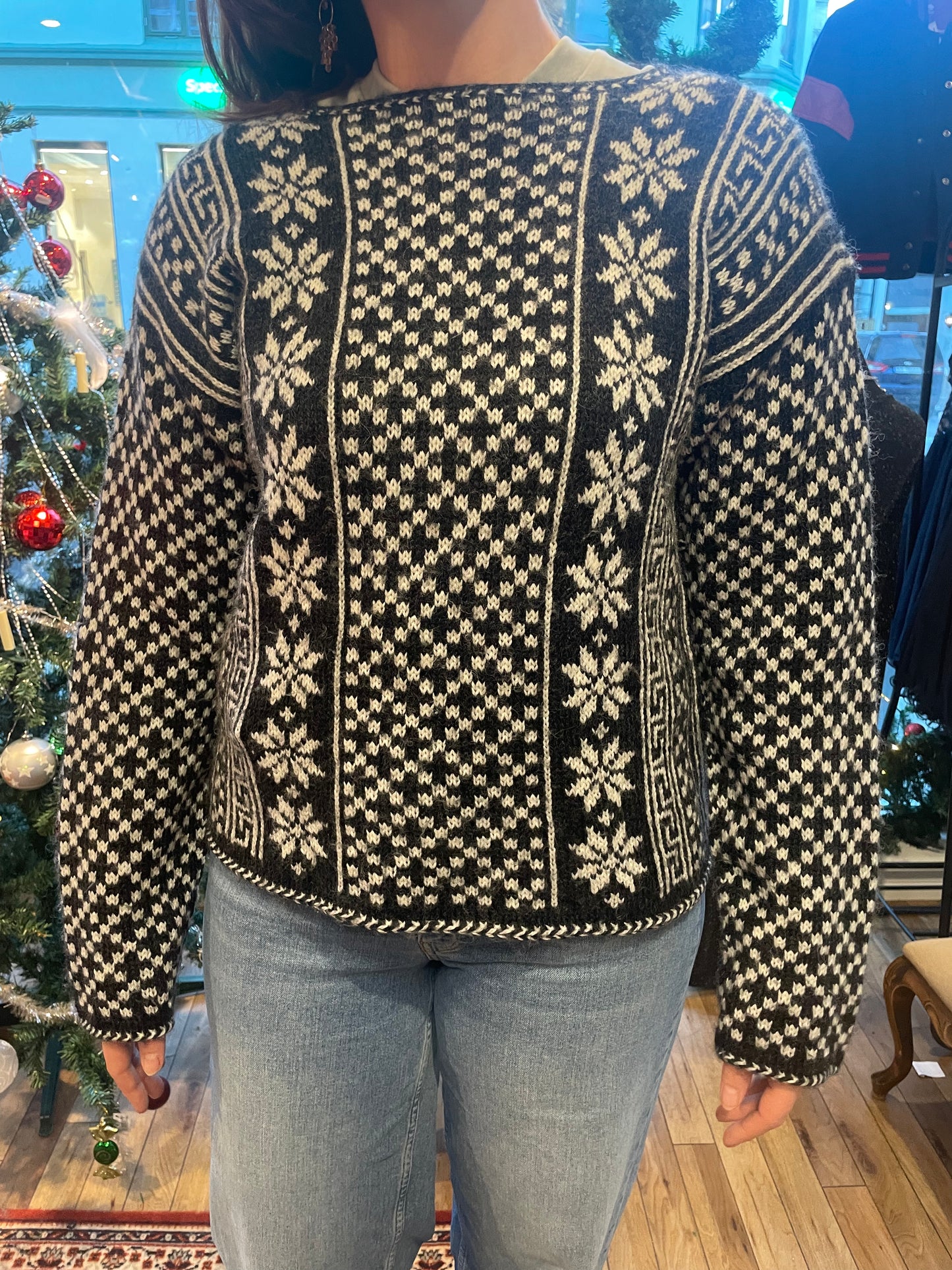 ♻️Kun 1 igjen! Vakker Vintage strikkagenser- ca str 40- lange ermer- hjemmestrikk tilstand: litt brukt, men altfor fin til å la gå!