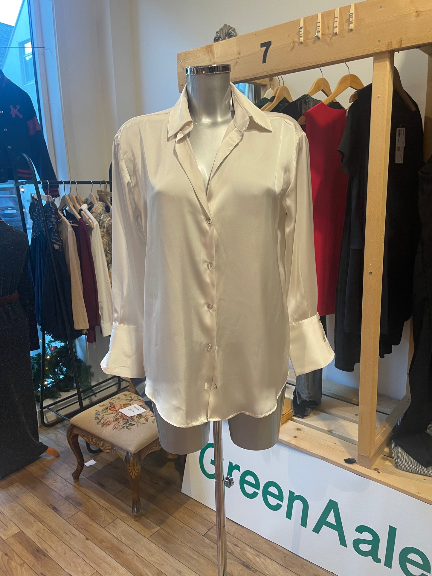 ♻️Kun 1 igjen! Hvit Bluse fra Zara- str S-Tilstand: Veldig god – ingen hull, flekker eller synlig slitasje