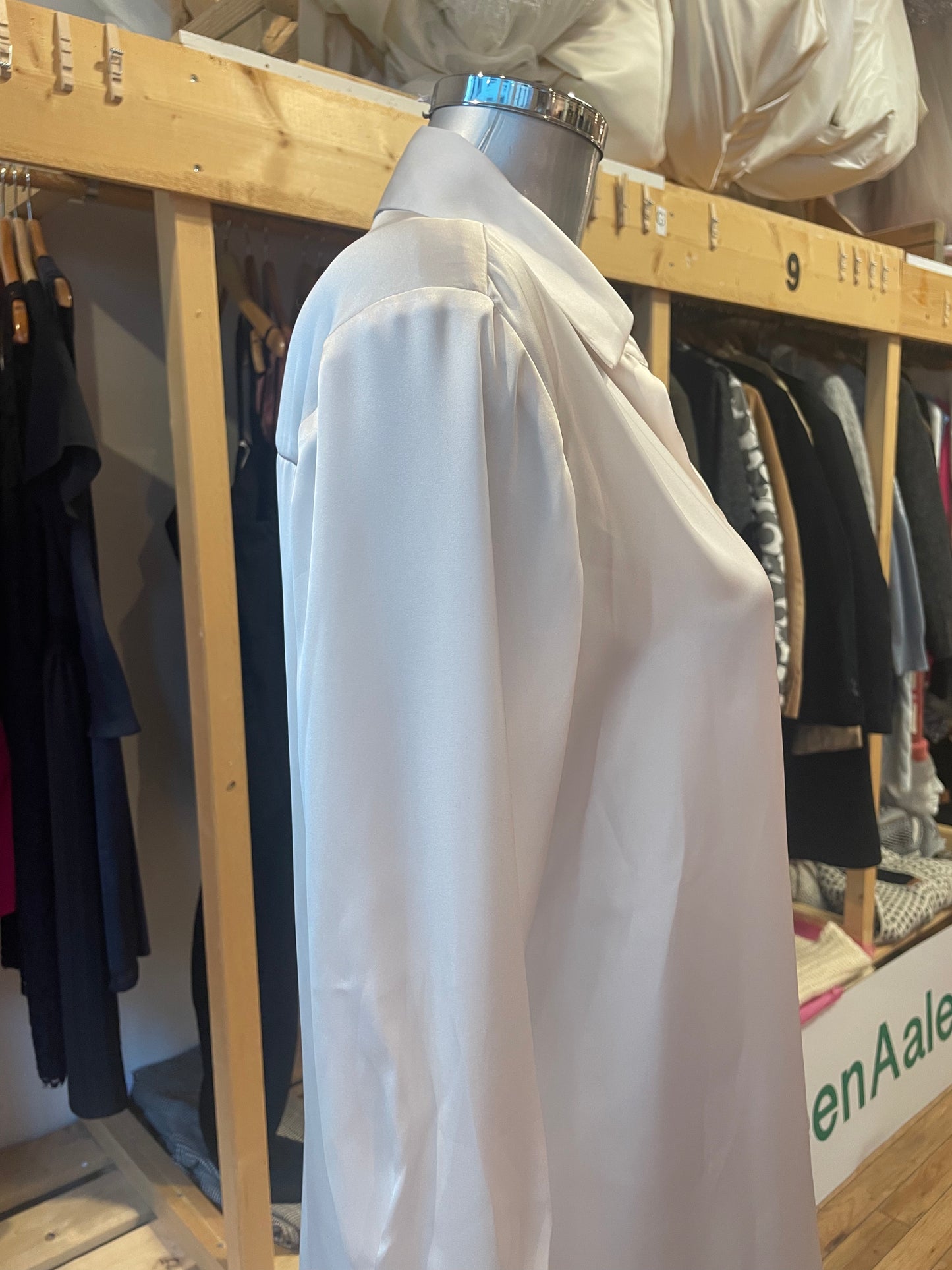 ♻️Kun 1 igjen! Hvit Bluse fra Zara- str S-Tilstand: Veldig god – ingen hull, flekker eller synlig slitasje