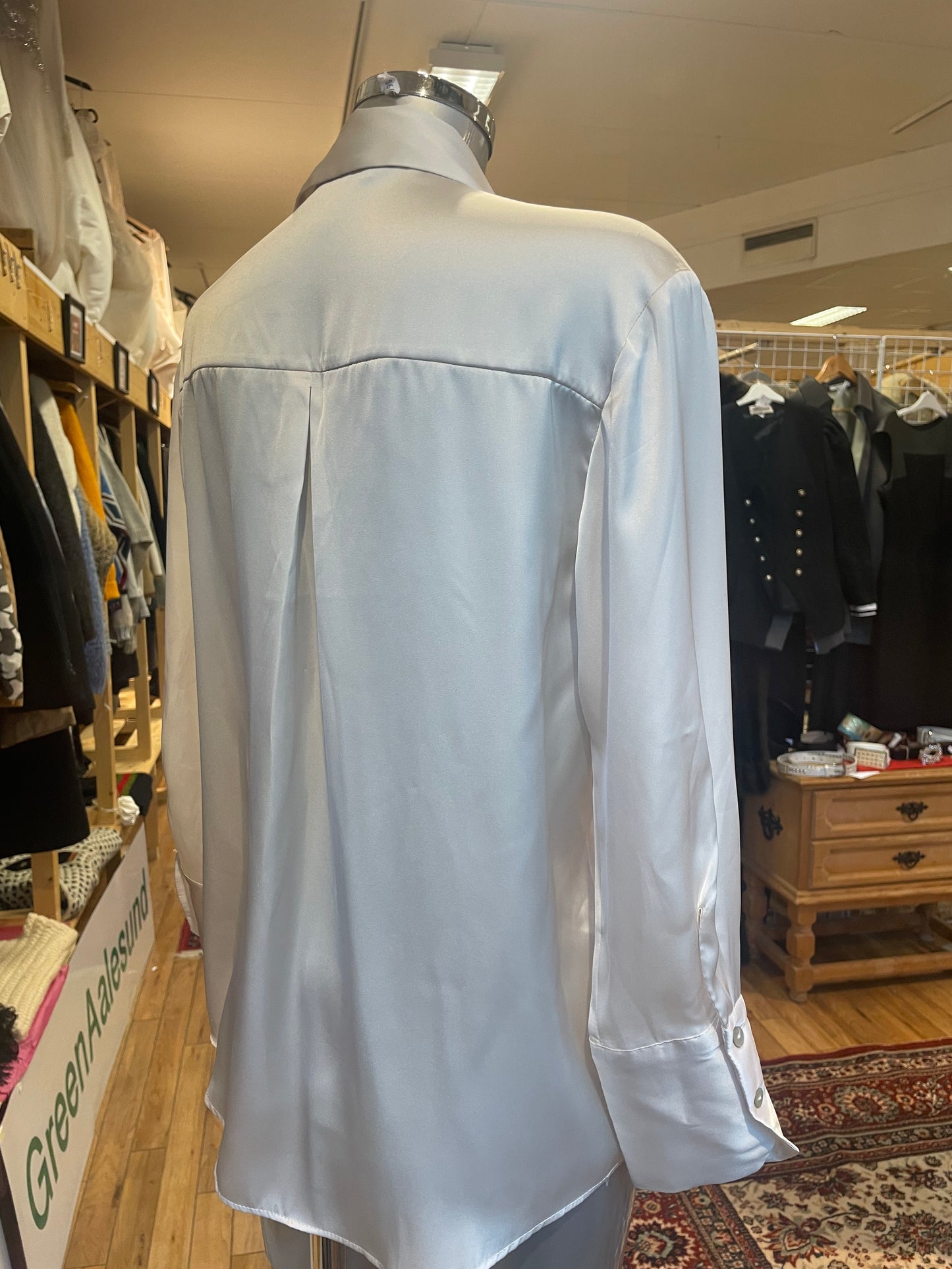 ♻️Kun 1 igjen! Hvit Bluse fra Zara- str S-Tilstand: Veldig god – ingen hull, flekker eller synlig slitasje