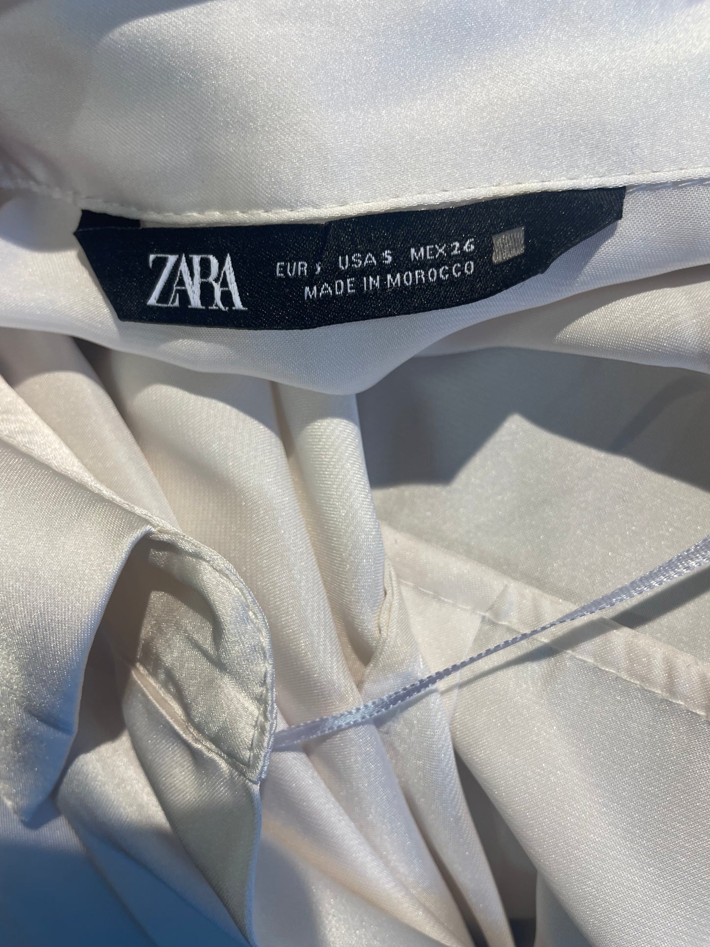 ♻️Kun 1 igjen! Hvit Bluse fra Zara- str S-Tilstand: Veldig god – ingen hull, flekker eller synlig slitasje