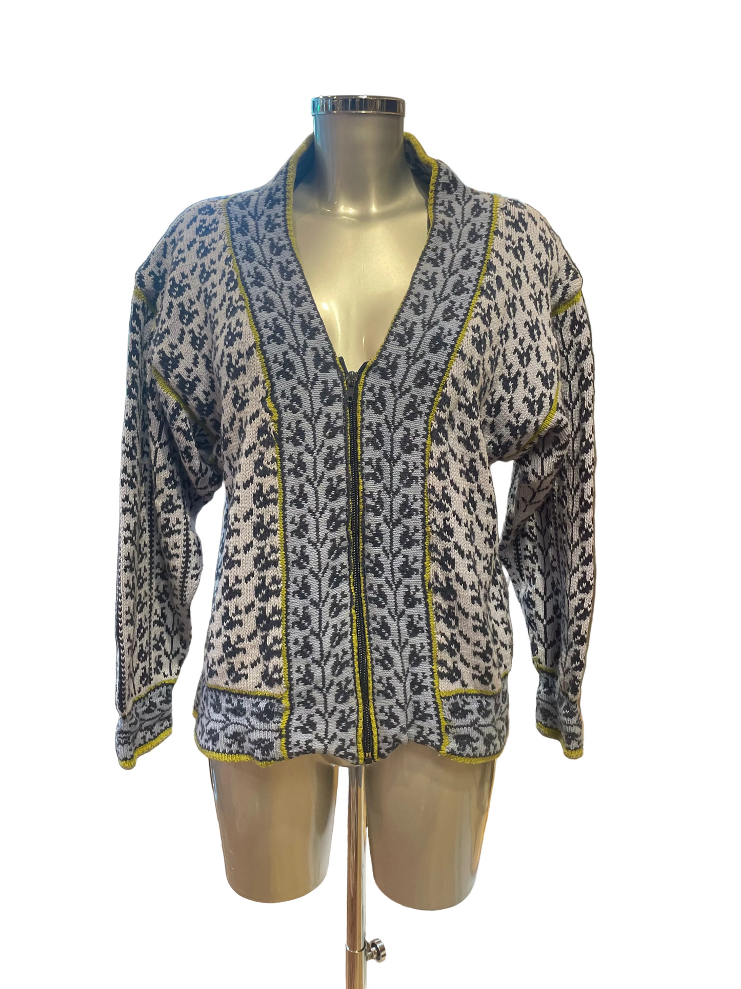 ♻️Kun 1 igjen! Unik Vintage strikkejakke- str M- Tilstand: Veldig god – ingen hull, flekker eller synlig slitasje